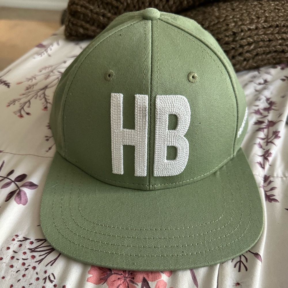 NWT Heartbreak Run hat